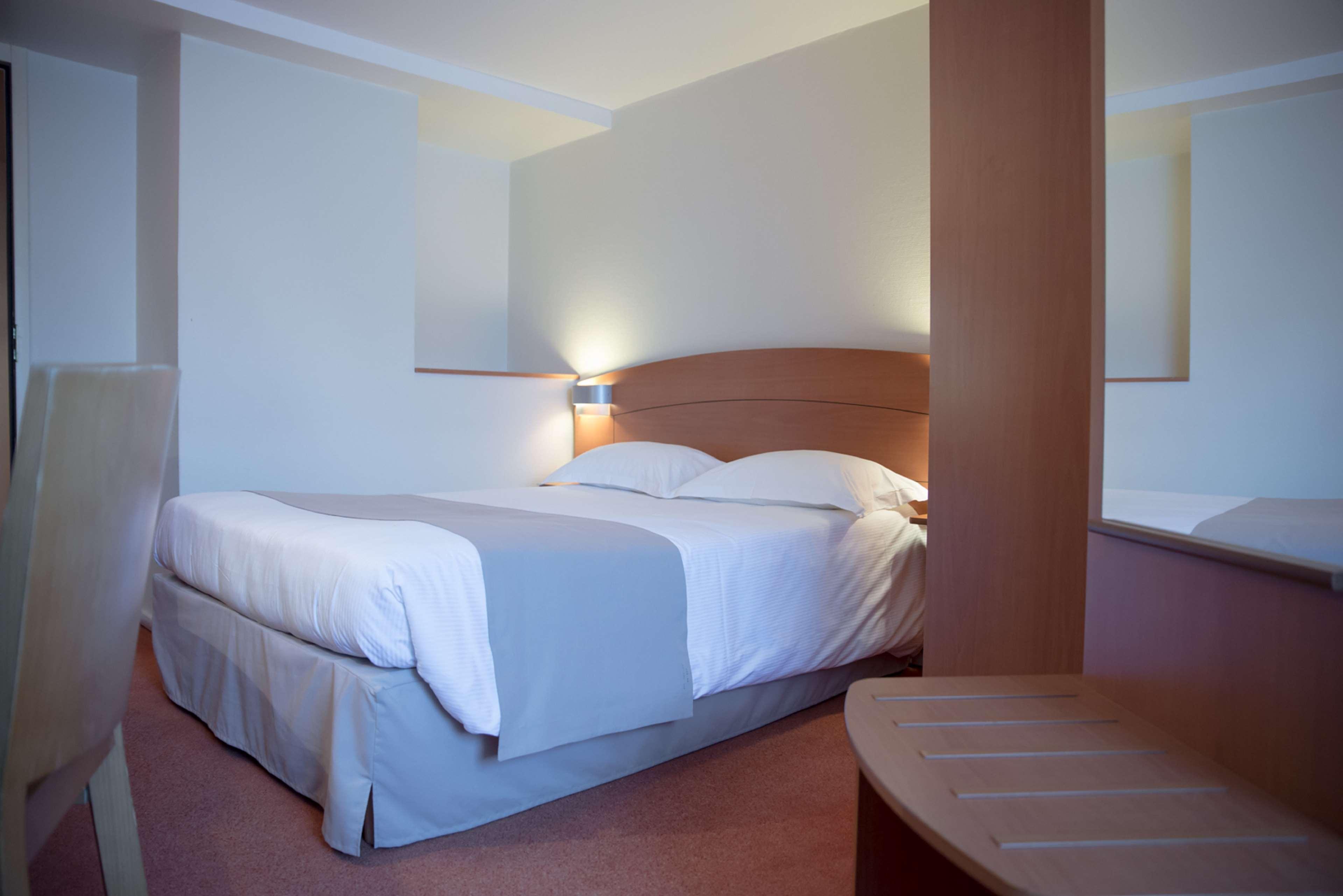 Kyriad Rennes Nord Hotel Exterior foto